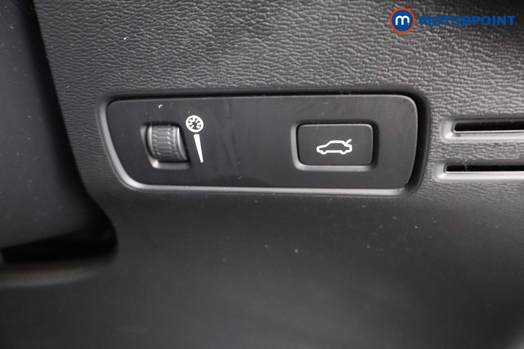 Volvo Xc40 R Design Manual Petrol SUV - Stock Number (1573688) - 13th supplementary image
