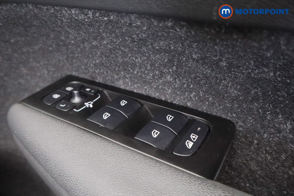 Volvo Xc40 R Design Manual Petrol SUV - Stock Number (1573688) - 16th supplementary image