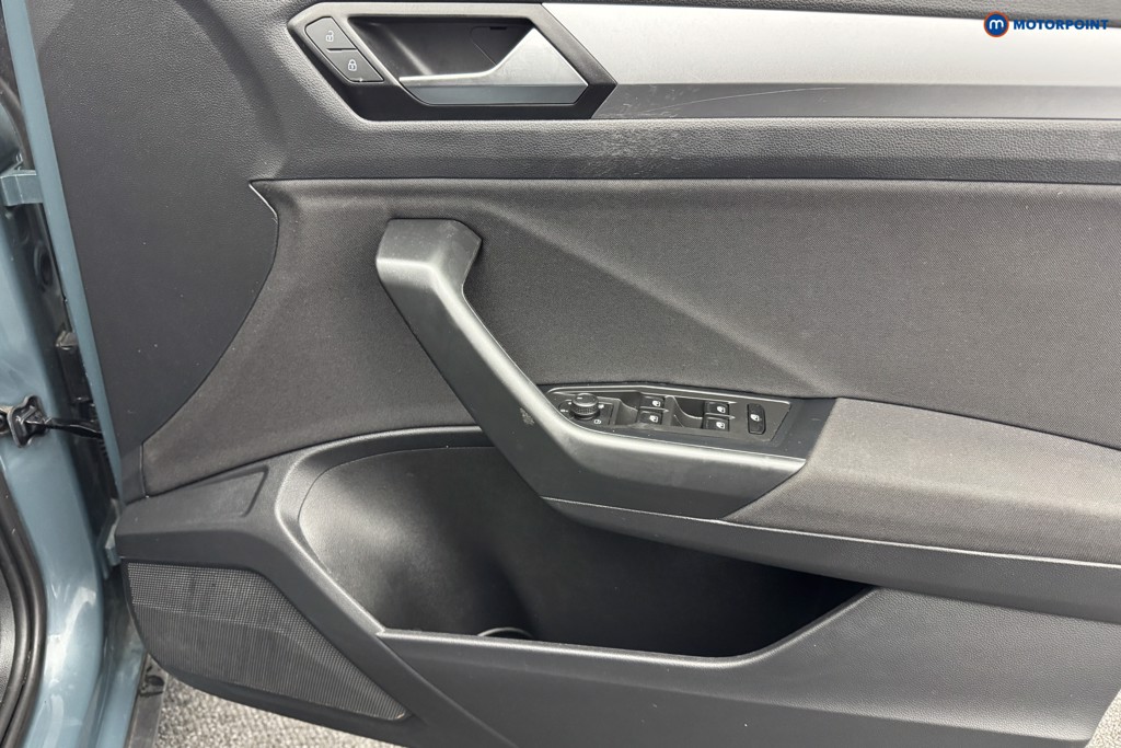 Volkswagen T-Roc Life Manual Petrol SUV - Stock Number (1574853) - 16th supplementary image