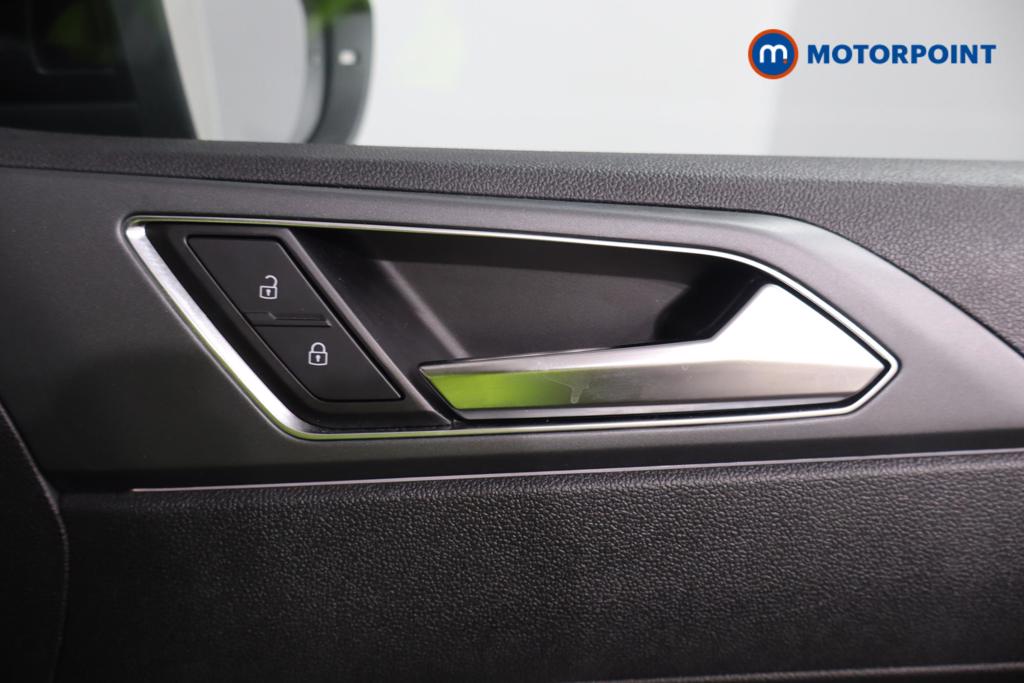 Volkswagen Taigo R-Line Manual Petrol SUV - Stock Number (1575317) - 13th supplementary image