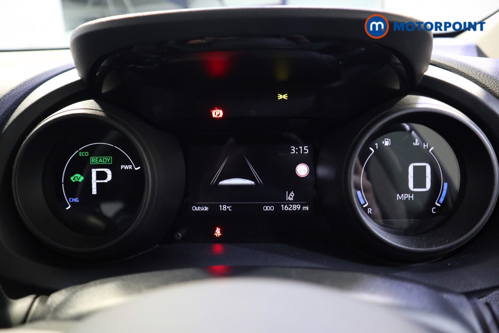Toyota Yaris Design Automatic Petrol-Electric Hybrid Hatchback - Stock Number (1575453) - 3rd supplementary image