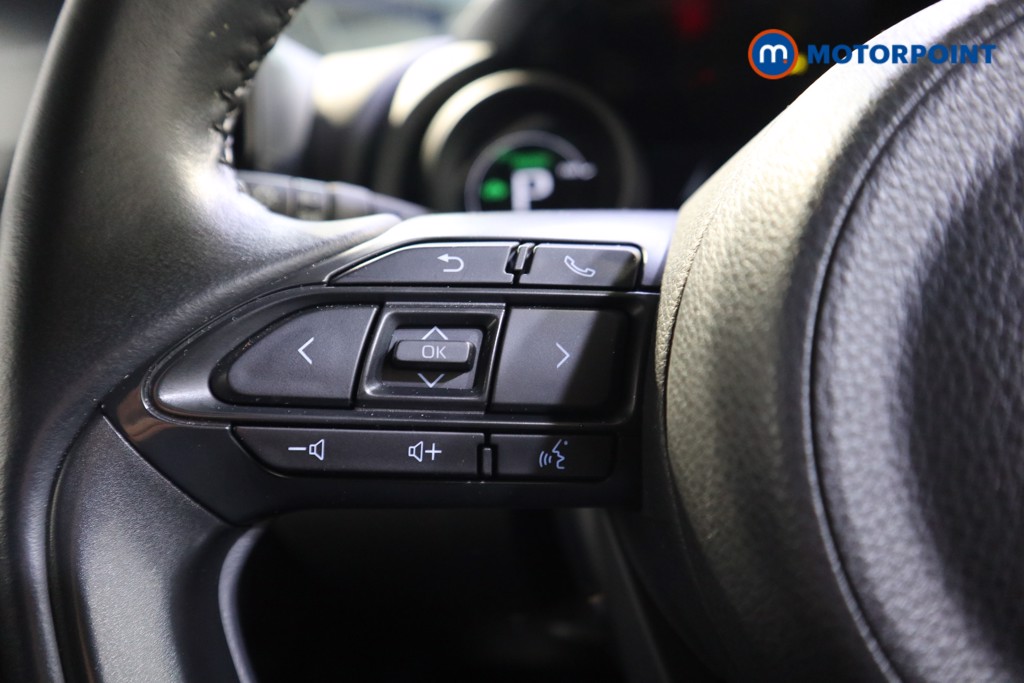 Toyota Yaris Design Automatic Petrol-Electric Hybrid Hatchback - Stock Number (1575453) - 4th supplementary image