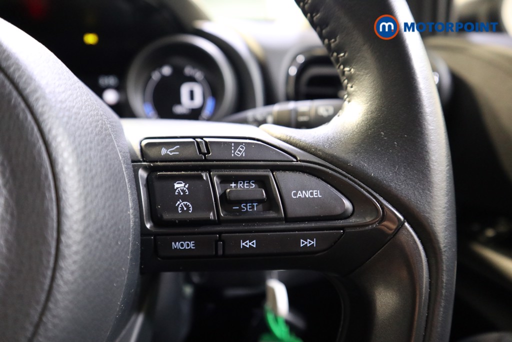 Toyota Yaris Design Automatic Petrol-Electric Hybrid Hatchback - Stock Number (1575453) - 5th supplementary image