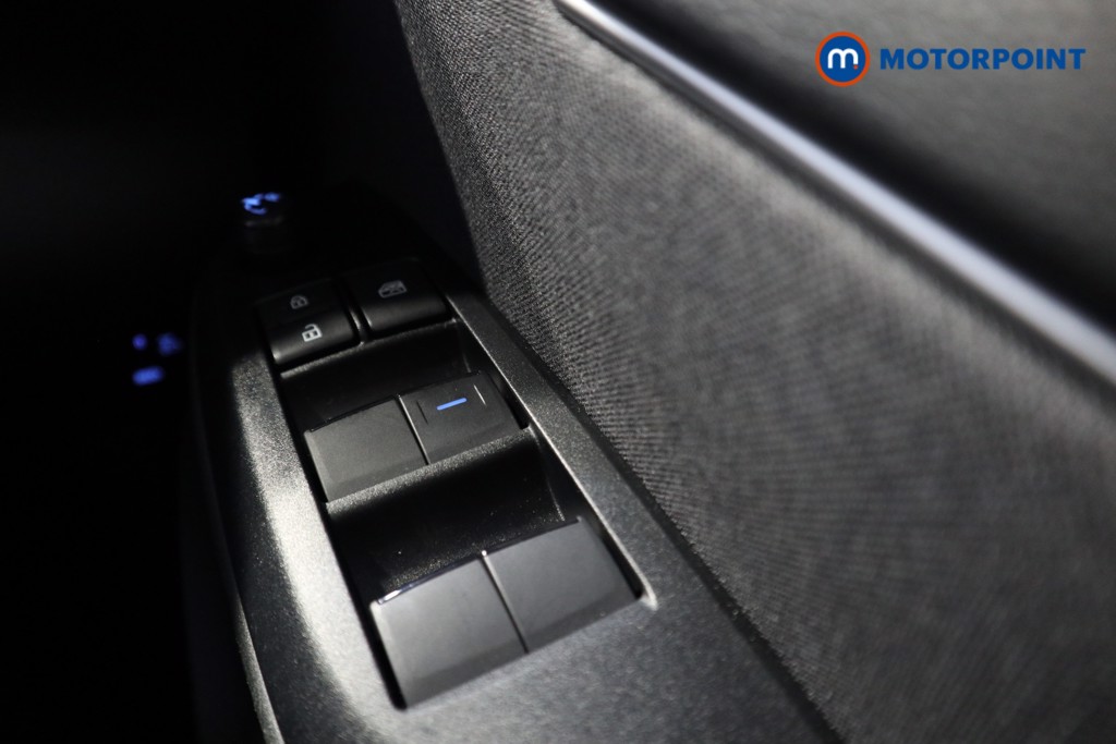 Toyota Yaris Design Automatic Petrol-Electric Hybrid Hatchback - Stock Number (1575453) - 6th supplementary image
