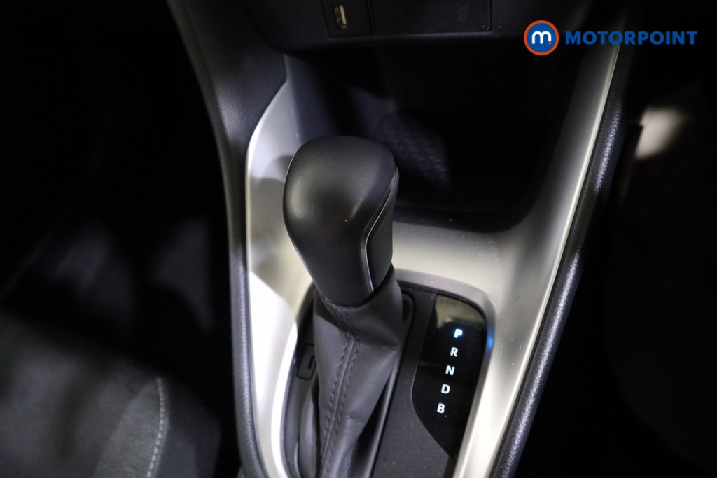 Toyota Yaris Design Automatic Petrol-Electric Hybrid Hatchback - Stock Number (1575453) - 9th supplementary image