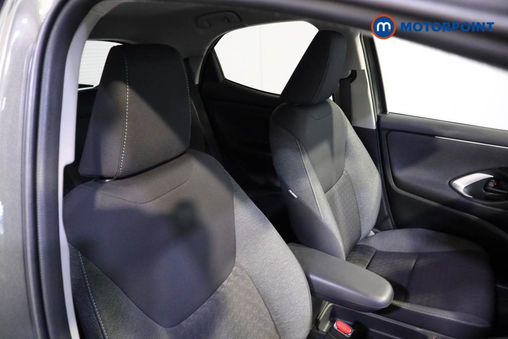 Toyota Yaris Design Automatic Petrol-Electric Hybrid Hatchback - Stock Number (1575453) - 10th supplementary image