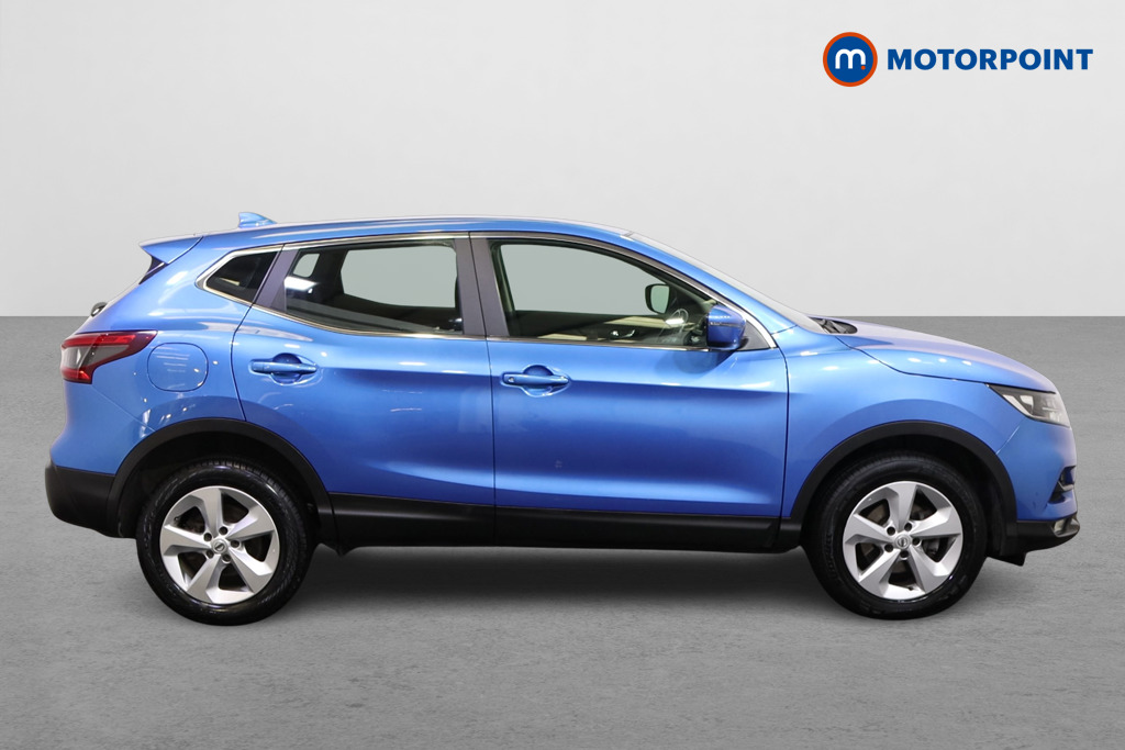 Nissan Qashqai Acenta Premium Manual Diesel SUV - Stock Number (1575463) - Drivers side
