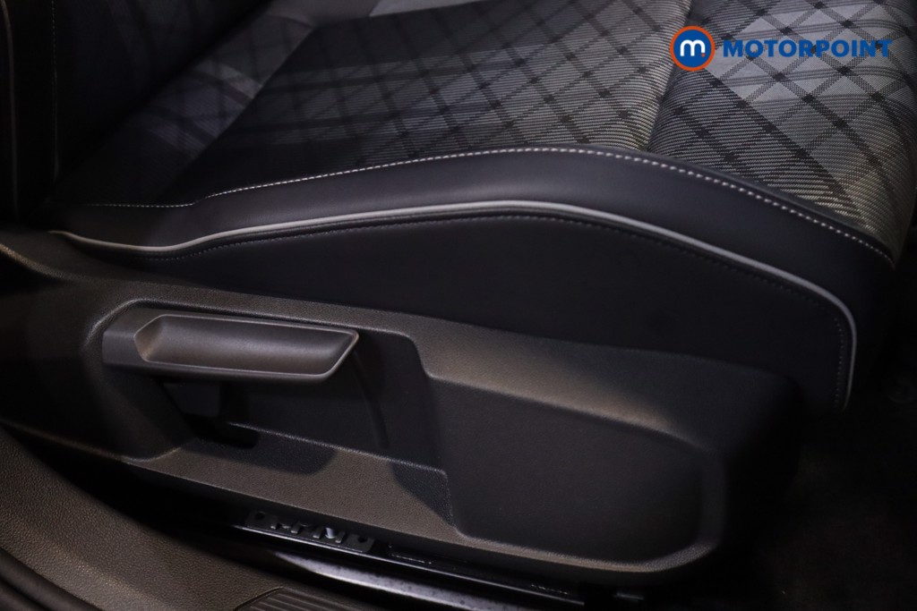 Volkswagen Golf R-Line Manual Petrol Hatchback - Stock Number (1575967) - 6th supplementary image