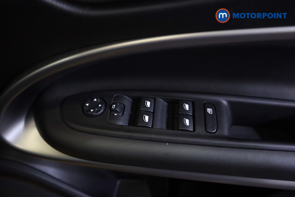 Jeep Avenger Altitude Automatic Petrol-Electric Hybrid SUV - Stock Number (1576605) - 3rd supplementary image