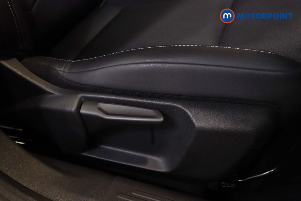 Jeep Avenger Altitude Automatic Petrol-Electric Hybrid SUV - Stock Number (1576605) - 6th supplementary image
