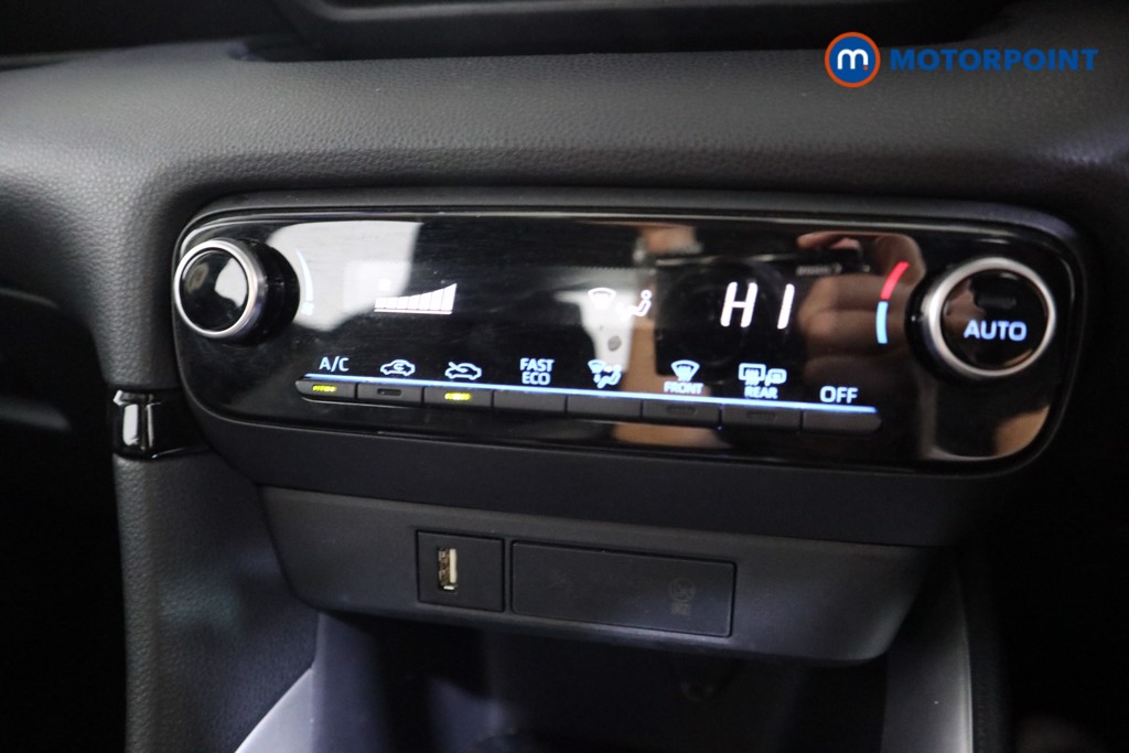 Toyota Yaris Icon Automatic Petrol-Electric Hybrid Hatchback - Stock Number (1576789) - 8th supplementary image