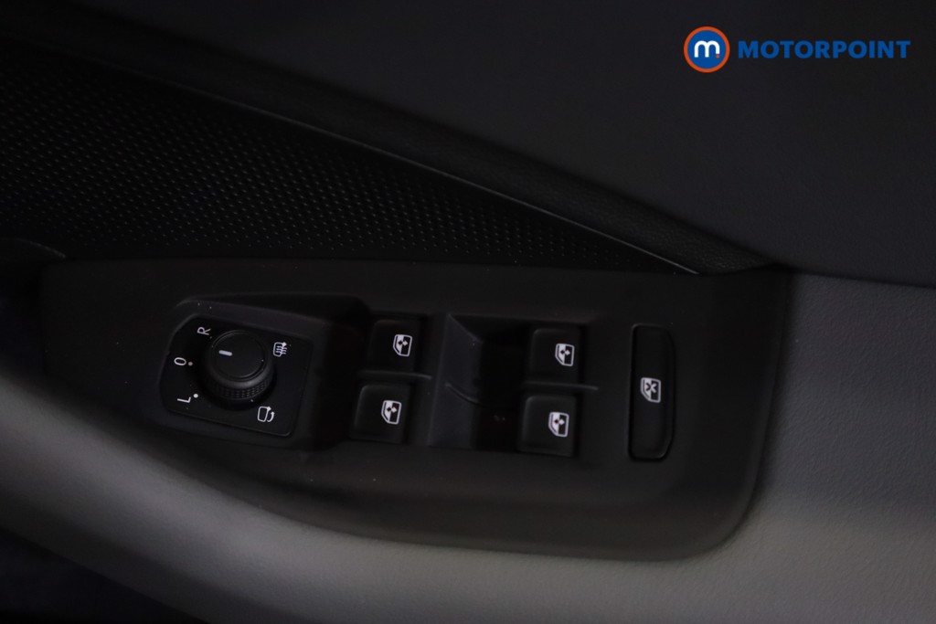 Volkswagen Passat Life Automatic Petrol Plug-In Hybrid Estate - Stock Number (1578393) - 3rd supplementary image