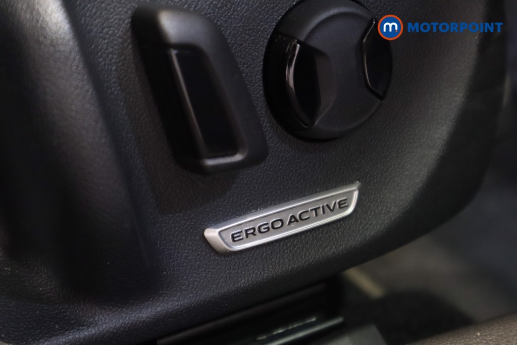 Volkswagen Passat Life Automatic Petrol Plug-In Hybrid Estate - Stock Number (1578393) - 9th supplementary image