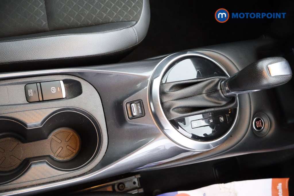 Nissan Juke N-Connecta Automatic Petrol SUV - Stock Number (1565009) - 6th supplementary image