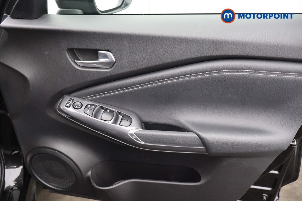 Nissan Juke N-Connecta Automatic Petrol SUV - Stock Number (1565009) - 9th supplementary image