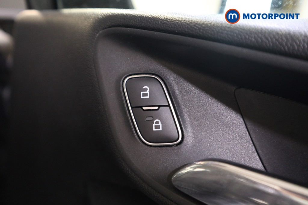 Ford Fiesta Zetec Manual Petrol Hatchback - Stock Number (1565827) - 11th supplementary image