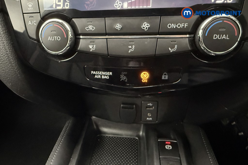 Nissan X-Trail Tekna Manual Diesel SUV - Stock Number (1569540) - 8th supplementary image