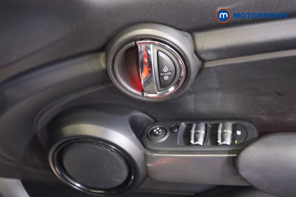 Mini Hatchback Cooper Classic Manual Petrol Hatchback - Stock Number (1571619) - 8th supplementary image