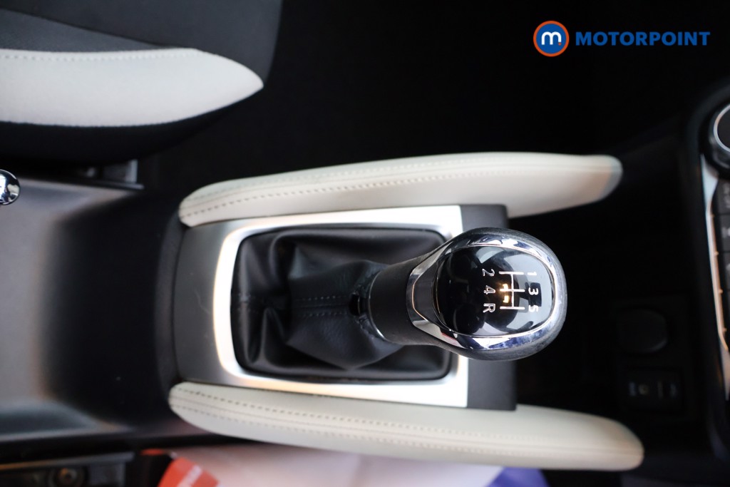 Nissan Micra N-Connecta Manual Petrol Hatchback - Stock Number (1572328) - 6th supplementary image