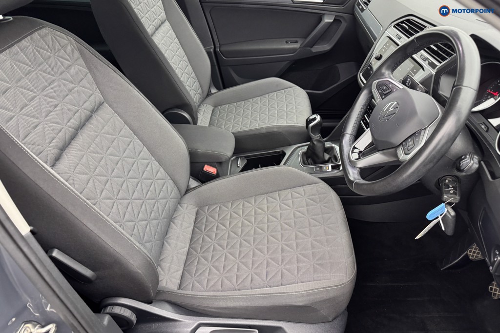Volkswagen Tiguan Life Manual Petrol SUV - Stock Number (1572558) - 5th supplementary image