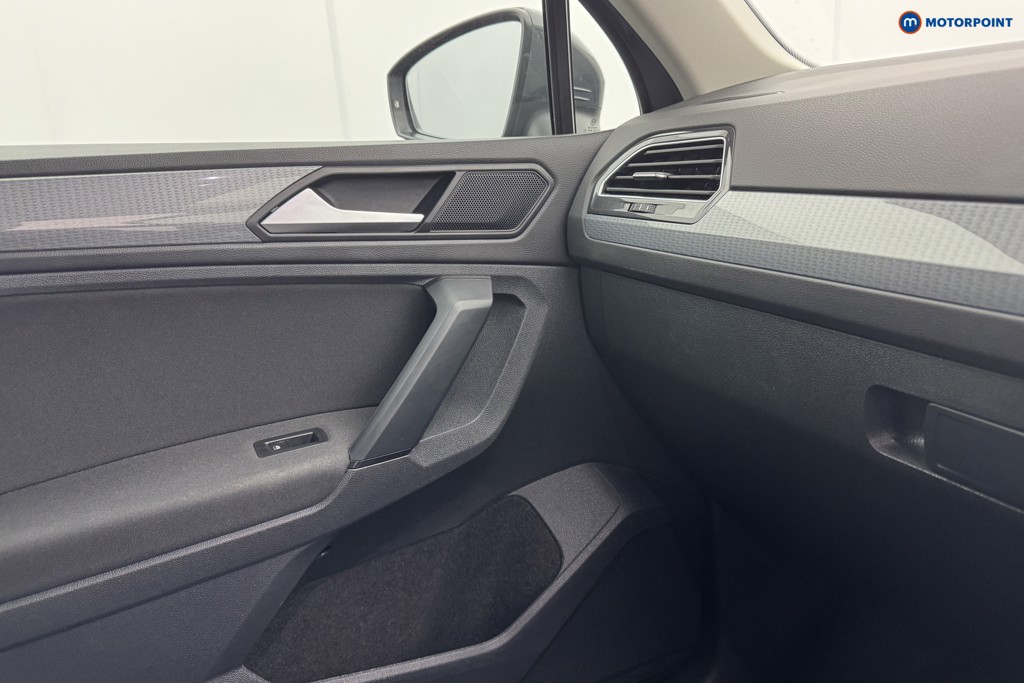 Volkswagen Tiguan Life Manual Petrol SUV - Stock Number (1572558) - 18th supplementary image