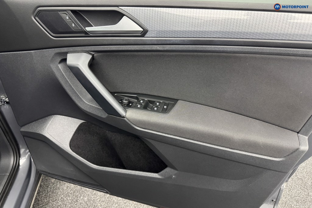 Volkswagen Tiguan Life Manual Petrol SUV - Stock Number (1572558) - 23rd supplementary image