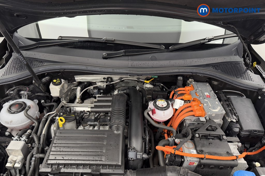Volkswagen Tiguan R-Line Automatic Petrol Plug-In Hybrid SUV - Stock Number (1573722) - 32nd supplementary image