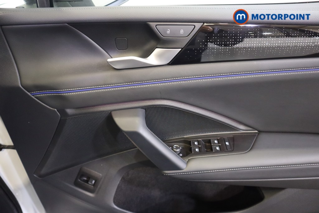 Volkswagen Tiguan R-Line Launch Edition Automatic Petrol SUV - Stock Number (1574108) - 7th supplementary image