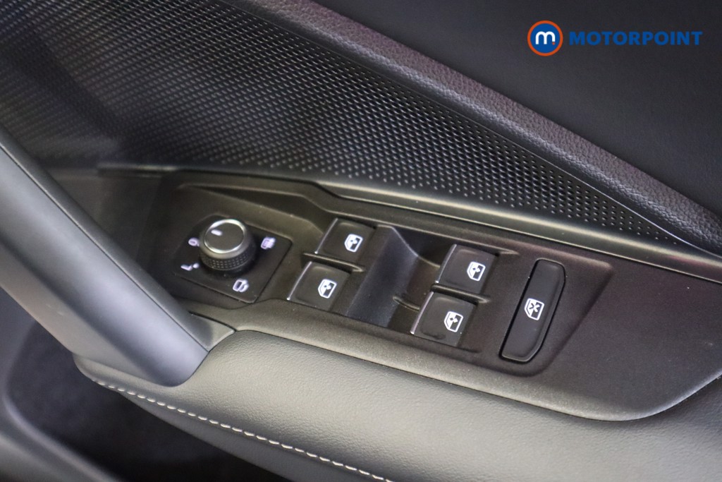 Volkswagen Tiguan R-Line Launch Edition Automatic Petrol SUV - Stock Number (1574108) - 9th supplementary image
