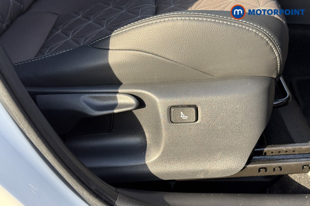Toyota Yaris Cross Excel Automatic Petrol-Electric Hybrid Estate - Stock Number (1574938) - 17th supplementary image