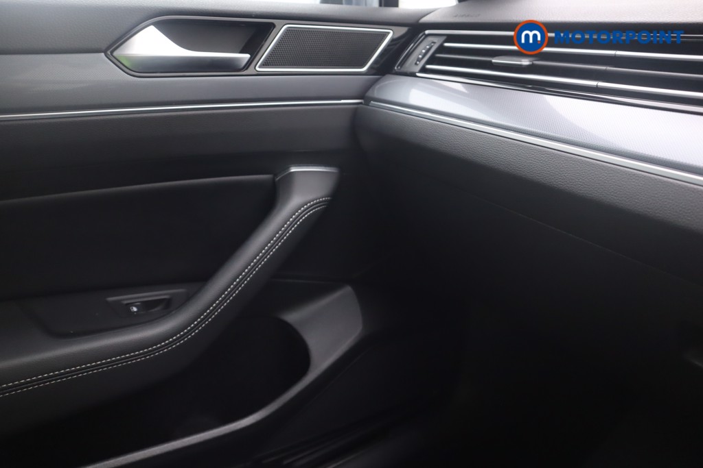Volkswagen Passat R-Line Automatic Petrol Saloon - Stock Number (1575044) - 9th supplementary image