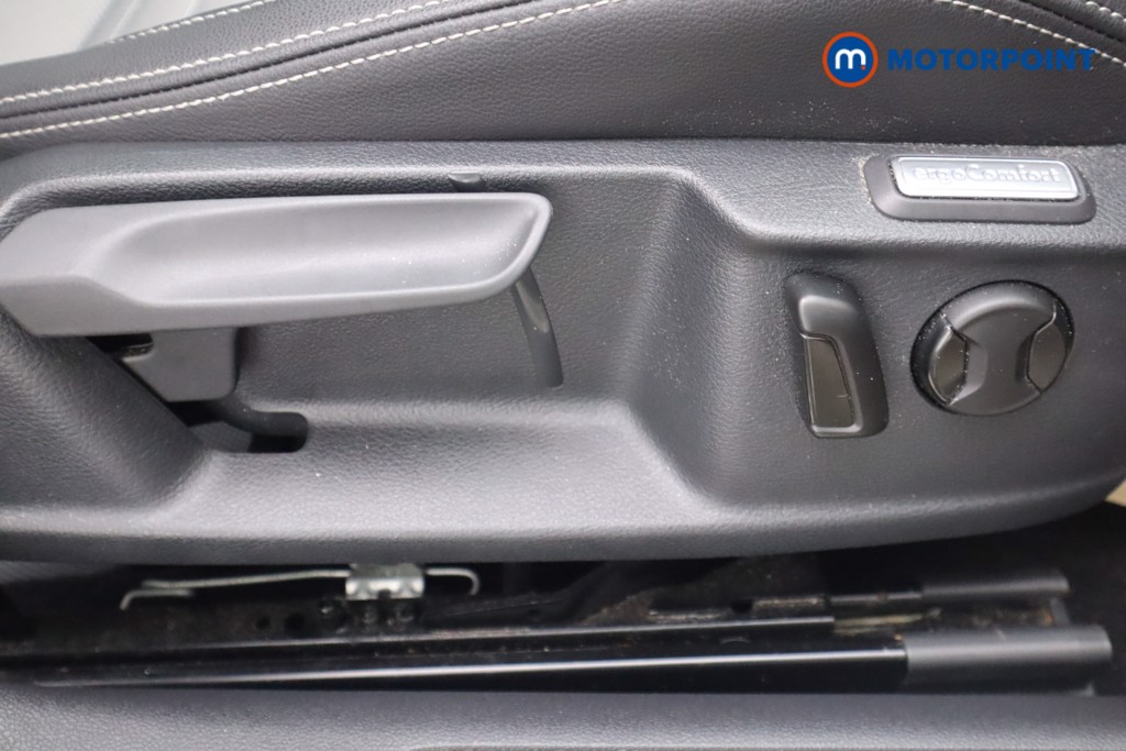 Volkswagen Passat R-Line Automatic Petrol Saloon - Stock Number (1575044) - 21st supplementary image