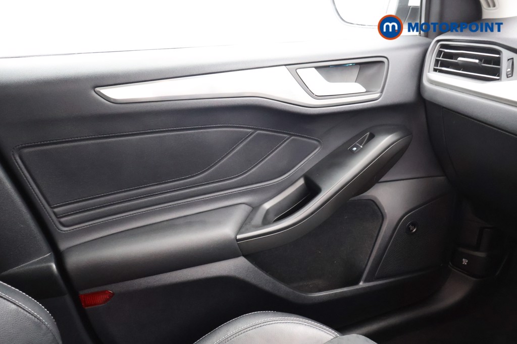 Ford Focus Titanium X Edition Manual Petrol-Electric Hybrid Hatchback - Stock Number (1576504) - 8th supplementary image