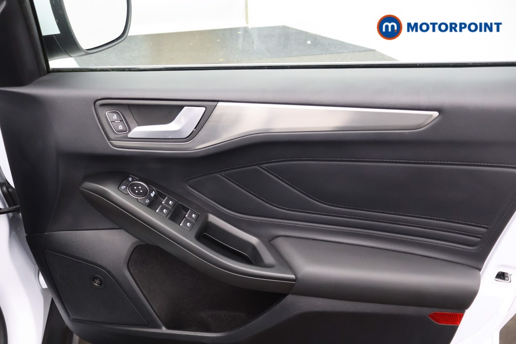 Ford Focus Titanium X Edition Manual Petrol-Electric Hybrid Hatchback - Stock Number (1576504) - 9th supplementary image