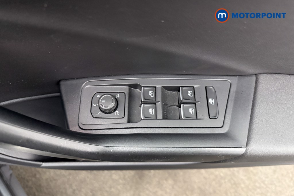 Volkswagen T-Roc R-Line Automatic Petrol SUV - Stock Number (1577400) - 11th supplementary image
