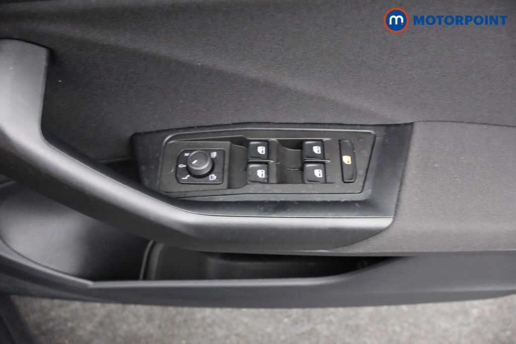 Volkswagen T-Roc Life Manual Petrol SUV - Stock Number (1577710) - 17th supplementary image
