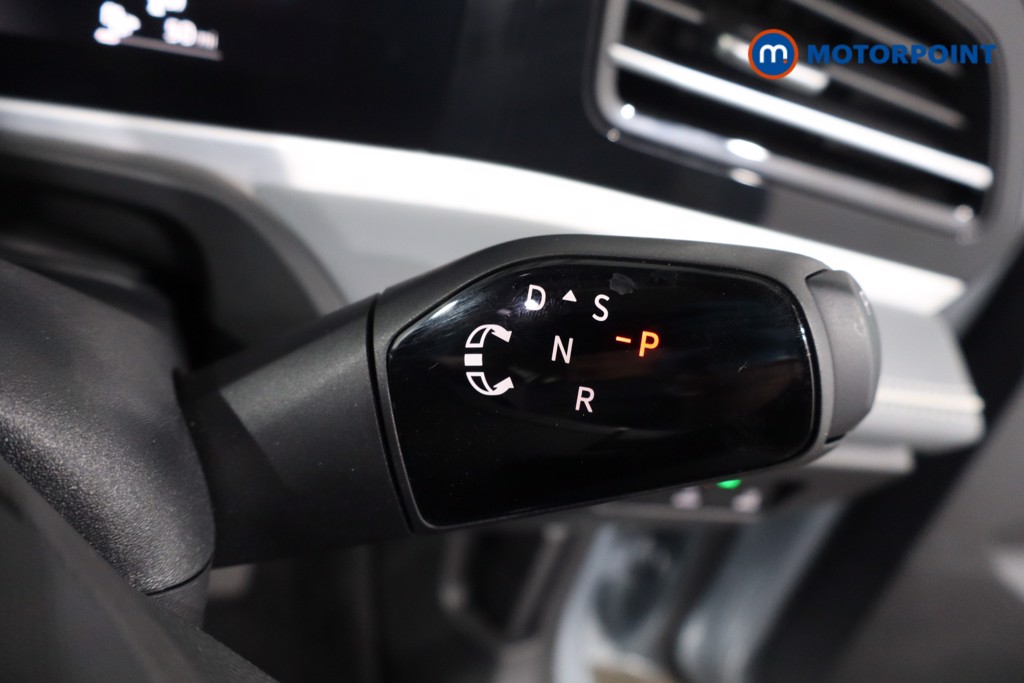 Volkswagen Passat Life Automatic Petrol Plug-In Hybrid Estate - Stock Number (1578108) - 14th supplementary image