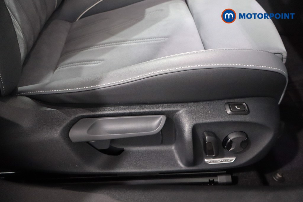 Volkswagen Passat Life Automatic Petrol Plug-In Hybrid Estate - Stock Number (1578108) - 21st supplementary image