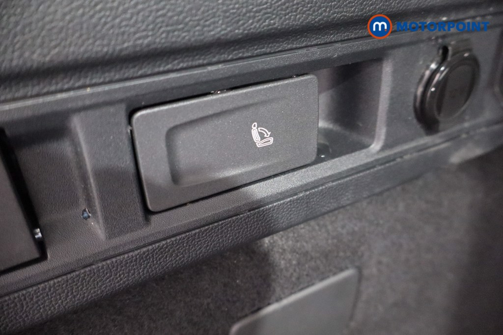 Volkswagen Passat Life Automatic Petrol Plug-In Hybrid Estate - Stock Number (1578108) - 38th supplementary image