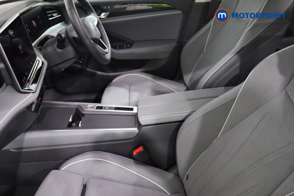 Volkswagen Passat Life Automatic Petrol Plug-In Hybrid Estate - Stock Number (1578118) - 4th supplementary image
