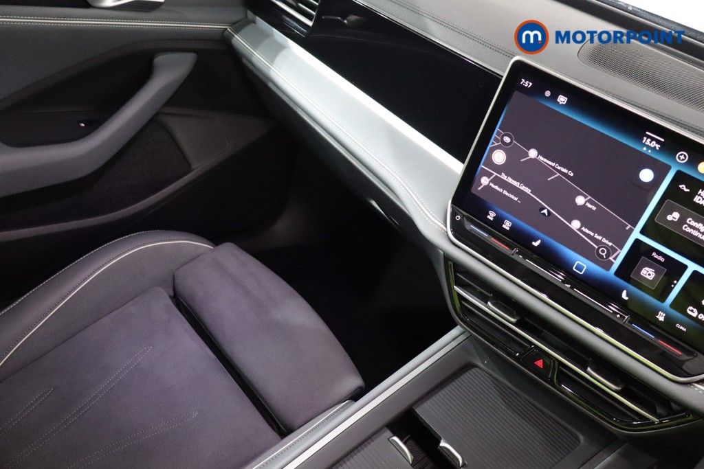 Volkswagen Passat Life Automatic Petrol Plug-In Hybrid Estate - Stock Number (1578118) - 15th supplementary image