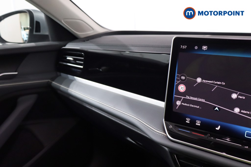 Volkswagen Passat Life Automatic Petrol Plug-In Hybrid Estate - Stock Number (1578118) - 16th supplementary image
