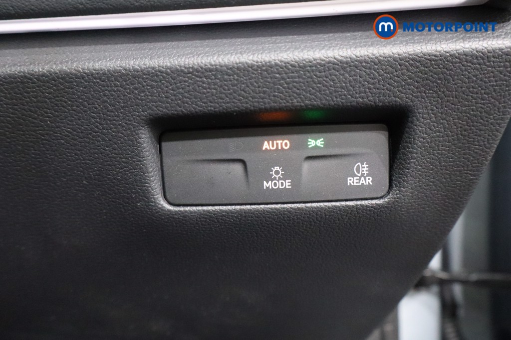 Volkswagen Passat Life Automatic Petrol Plug-In Hybrid Estate - Stock Number (1578118) - 18th supplementary image