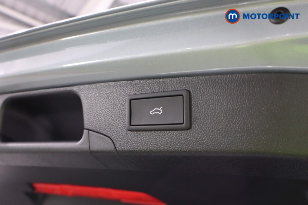 Volkswagen Passat Life Automatic Petrol Plug-In Hybrid Estate - Stock Number (1578118) - 28th supplementary image
