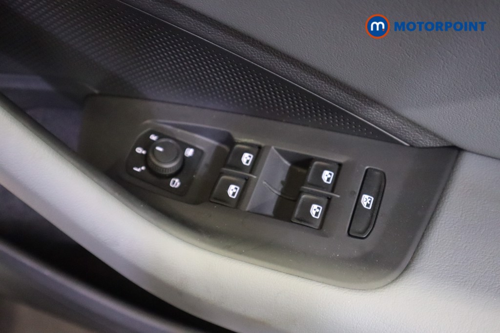 Volkswagen Passat Life Automatic Petrol Plug-In Hybrid Estate - Stock Number (1578389) - 9th supplementary image