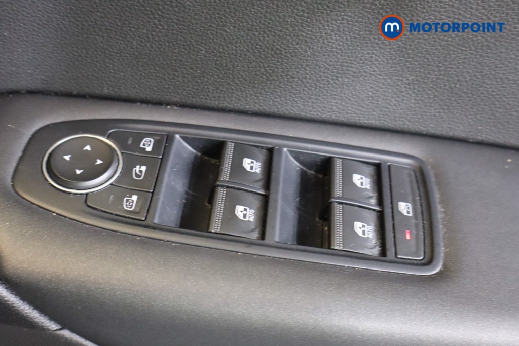 Renault Captur Iconic Manual Petrol SUV - Stock Number (1565123) - 8th supplementary image