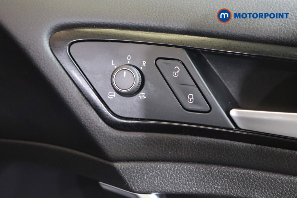Volkswagen Golf R Automatic Petrol Hatchback - Stock Number (1576007) - 10th supplementary image