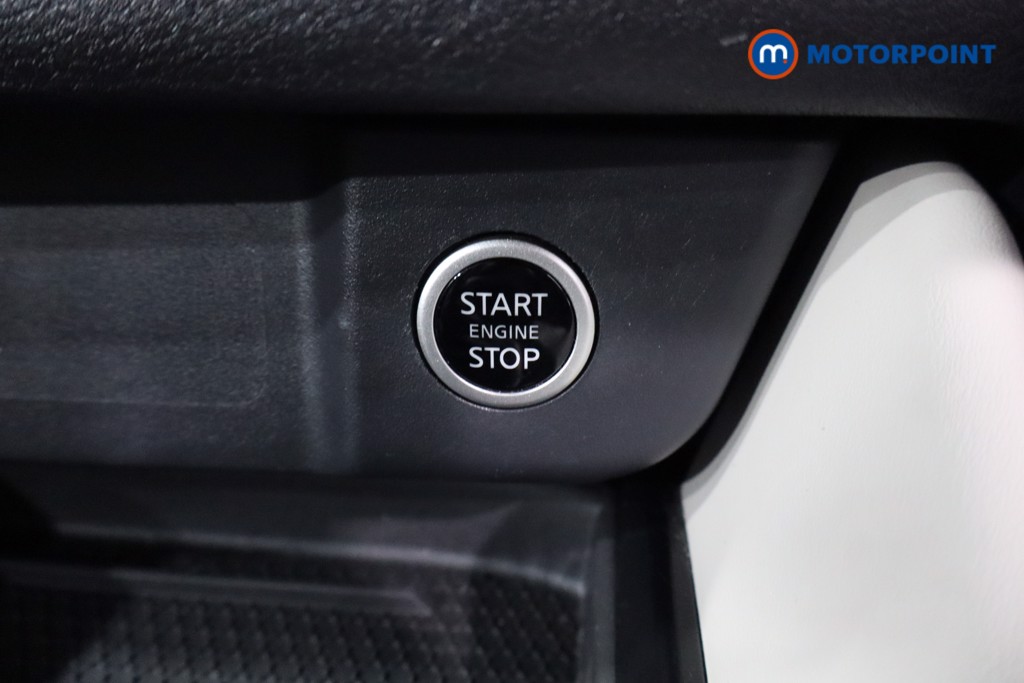 Nissan Qashqai Tekna Manual Petrol SUV - Stock Number (1576296) - 13th supplementary image