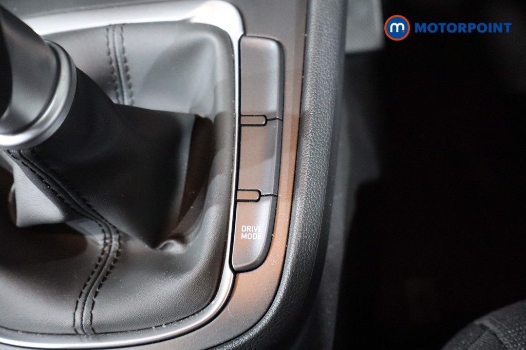 Hyundai Kona Se Connect Manual Petrol-Electric Hybrid SUV - Stock Number (1577948) - 20th supplementary image