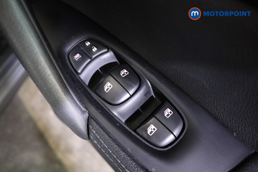 Nissan Qashqai Acenta Premium Manual Petrol SUV - Stock Number (1559430) - 9th supplementary image